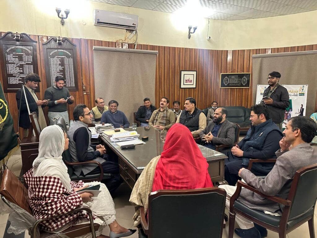 Members of the Punjab Provincial Assembly, DC Gujranwala, and AC City arediscussing the development initiatives in Gujranwala.
