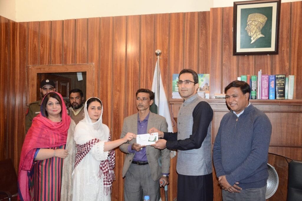 Worthy Deputy Commissioner Gujranwala along with Assistant Commissioner Ms. IqraMubeen Gondhal handed over a minority card to a deserving person.