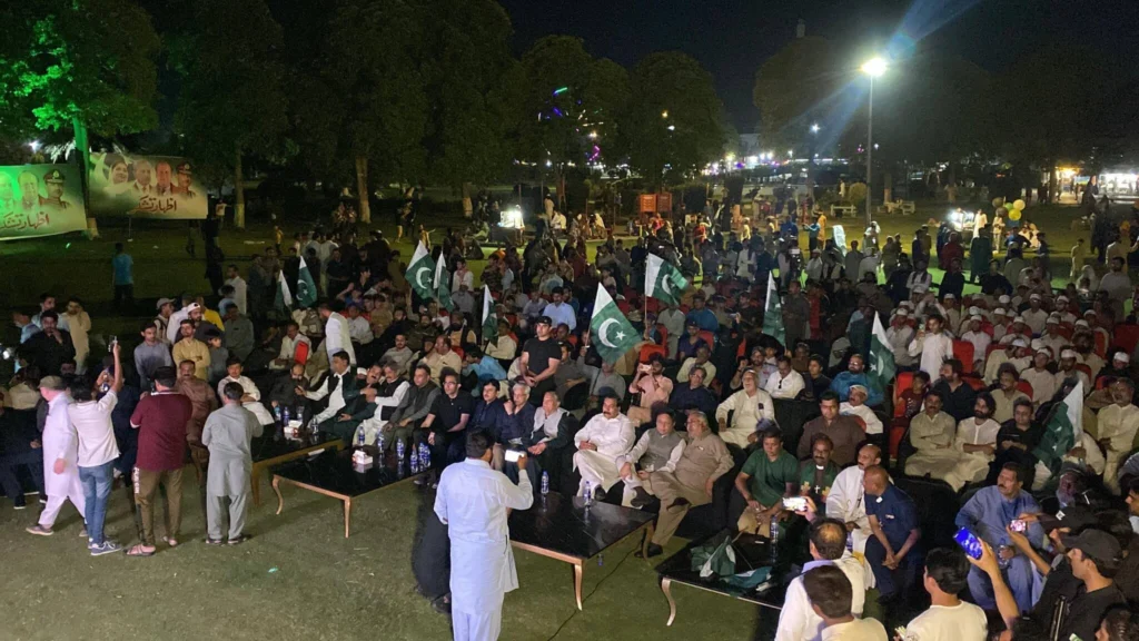 The people held Pakistani flags and banners