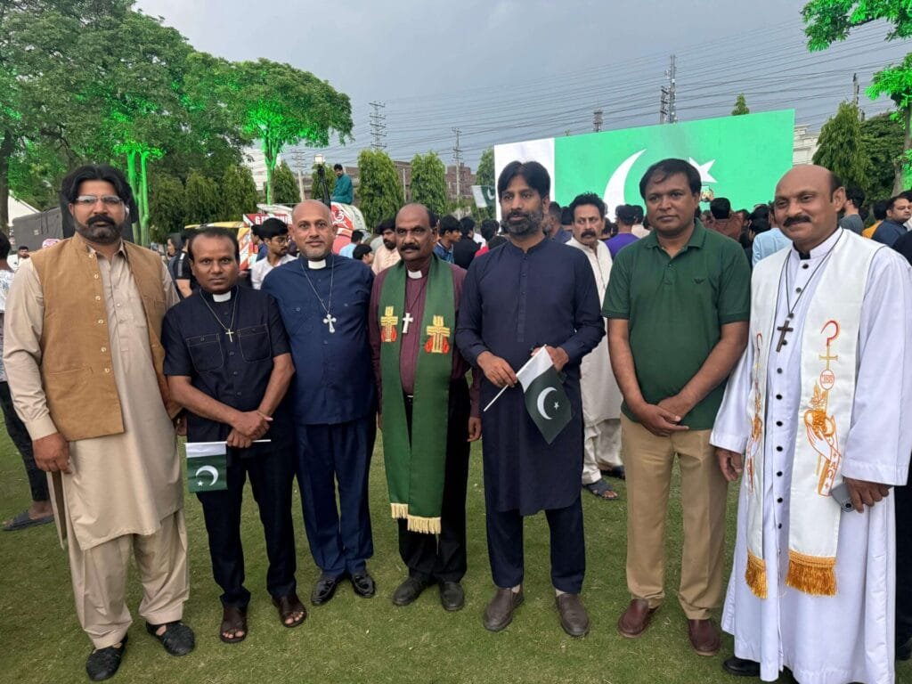 Mr. Faisal Sultan, Additional Deputy Commissioner General, with
Christian leaders